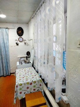 3-к квартира, 1/1 эт., 65м²