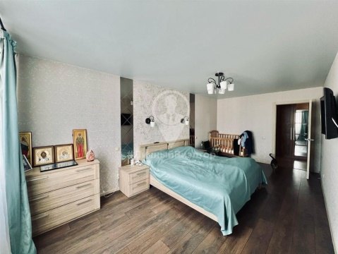 2-к квартира, 10/11 эт., 77м²